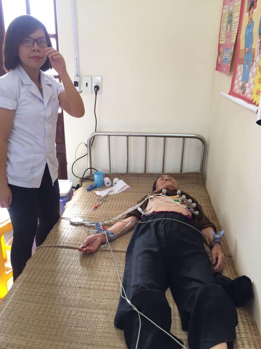 em Bích làm điện tim