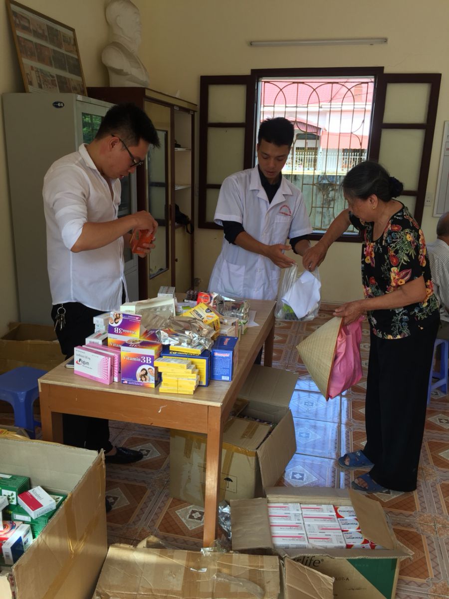 BS Ngọc phát thuốc 