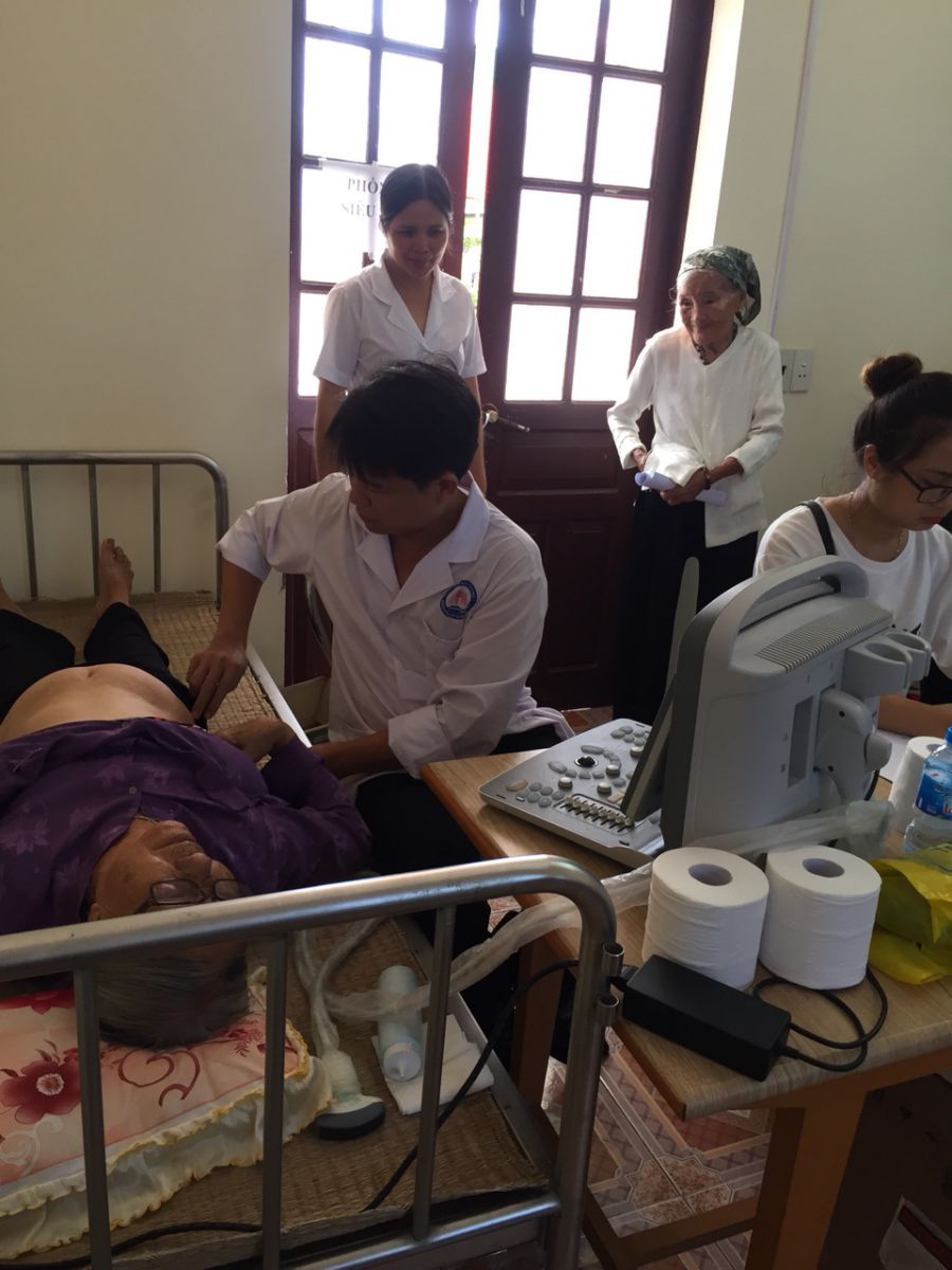 Bác sĩ CK 2 Bùi Tiến Viên luôn bận rộn