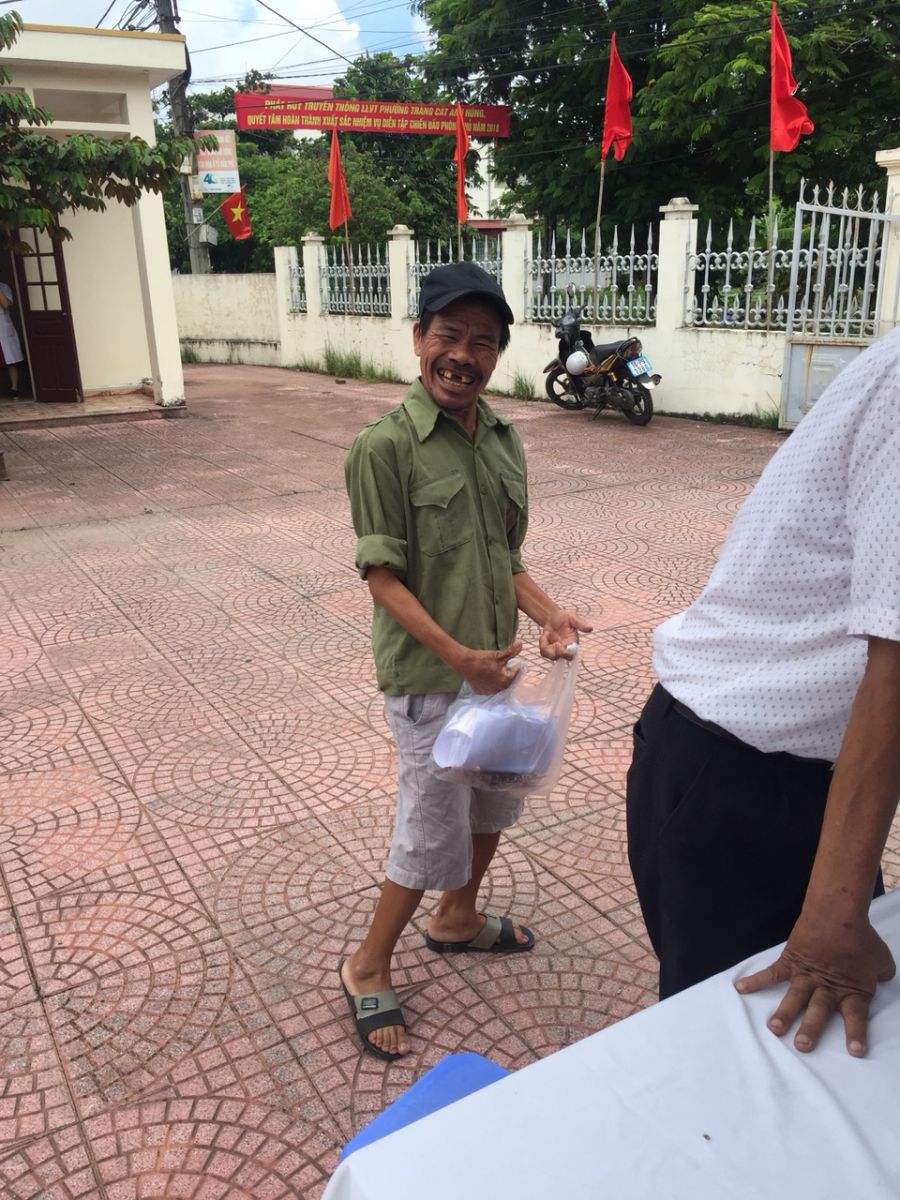 Niềm vui khi nhận quà